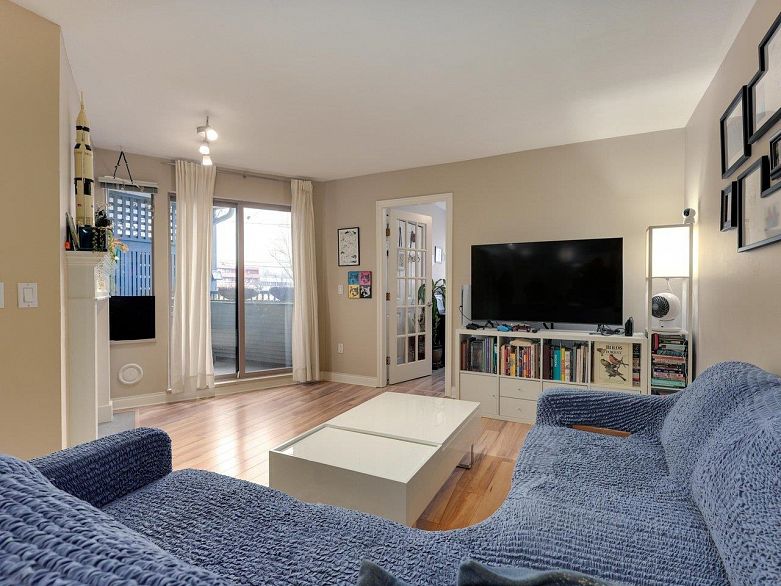 209 688 E 16th Avenue