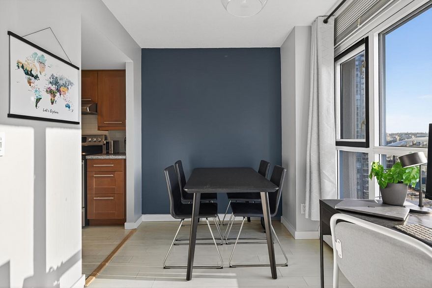 1201 183 Keefer Place