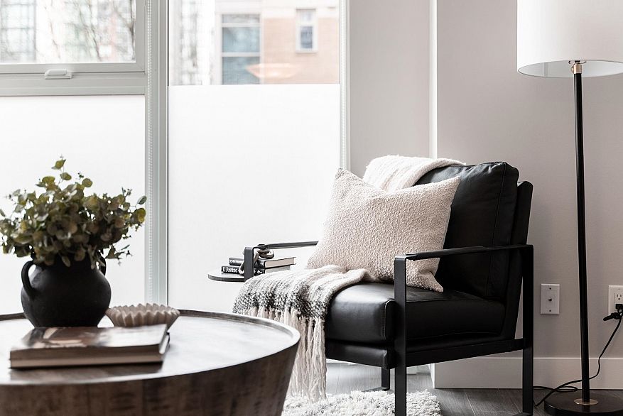 202 1323 Homer Street