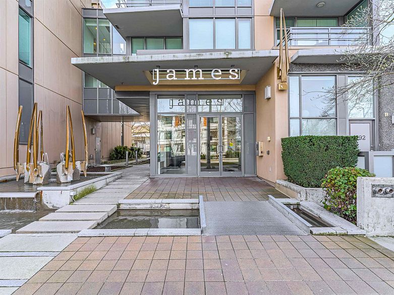 296 W 1st Avenue