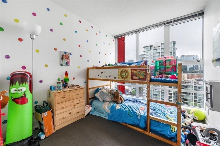 1806 111 W Georgia Street