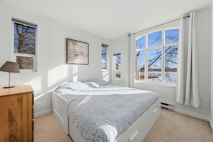 1 8581 Jellicoe Street