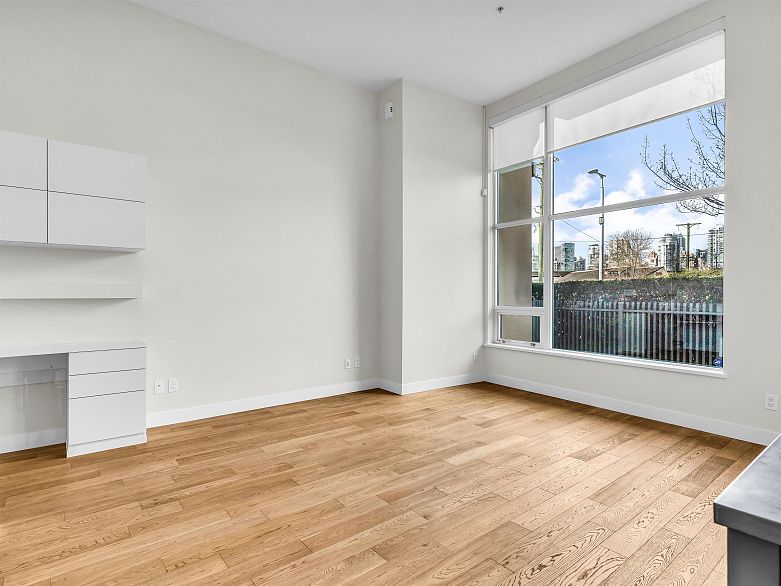 296 W 1st Avenue