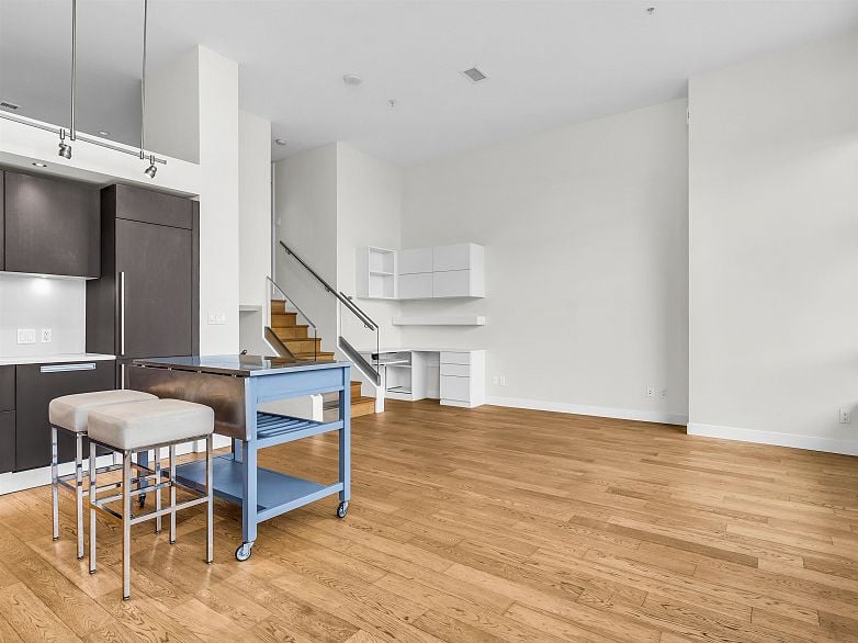 296 W 1st Avenue