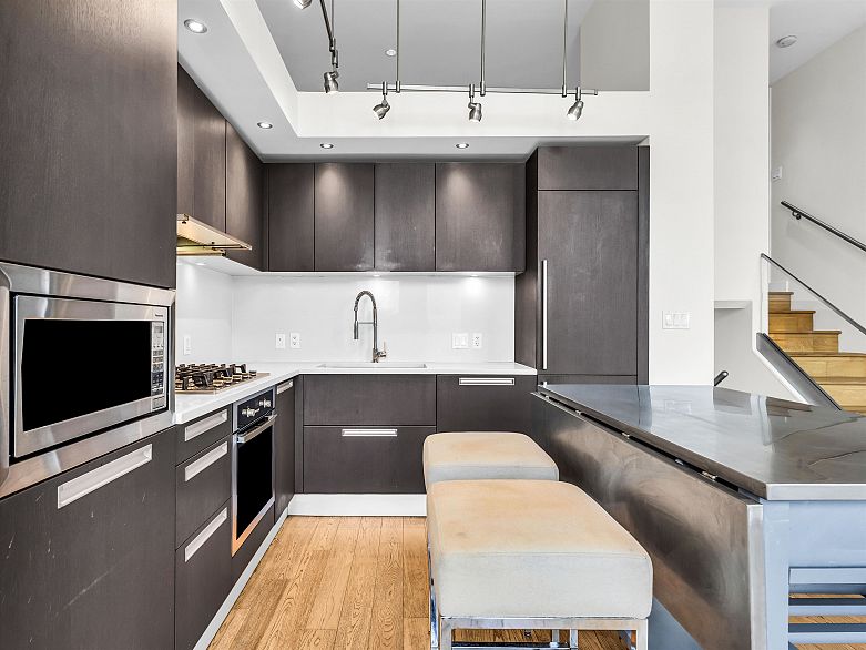 296 W 1st Avenue