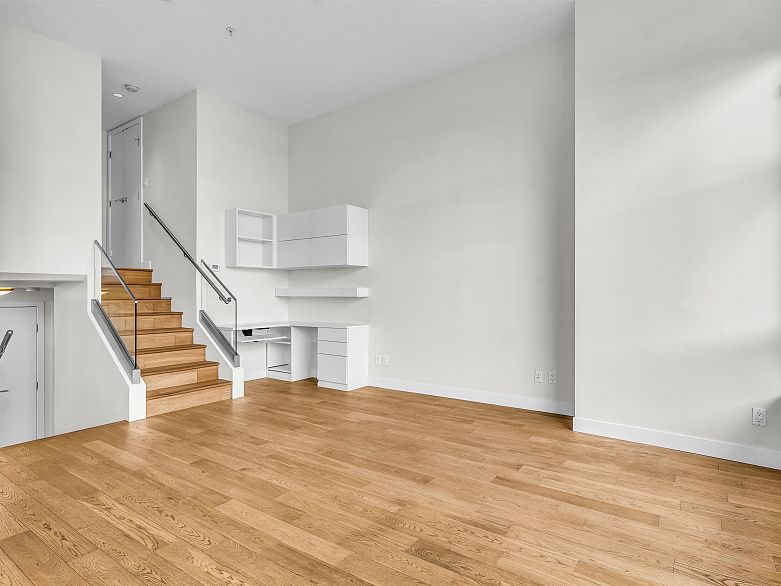 296 W 1st Avenue