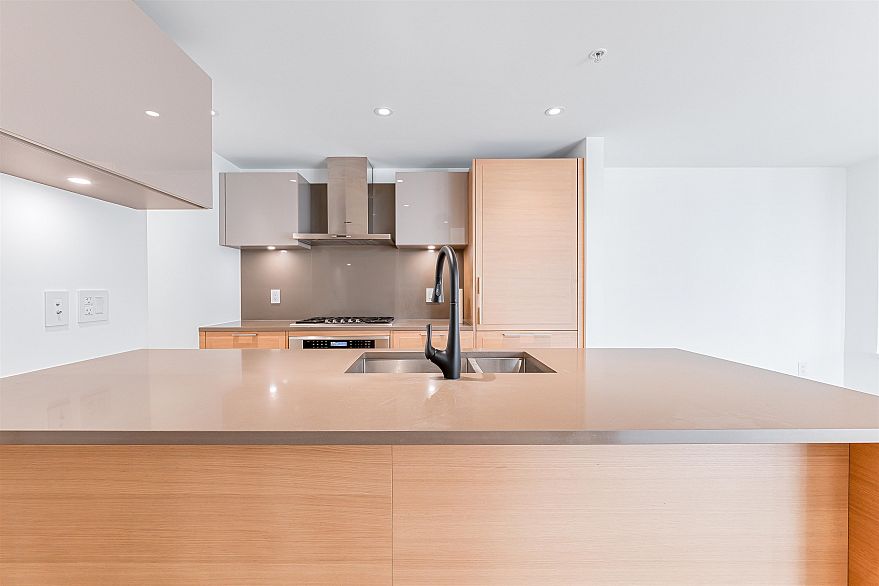 100 1561 W 57th Avenue