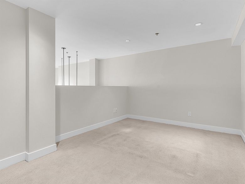 296 W 1st Avenue