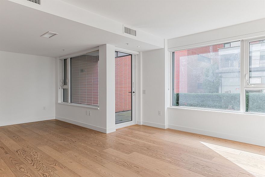 100 1561 W 57th Avenue