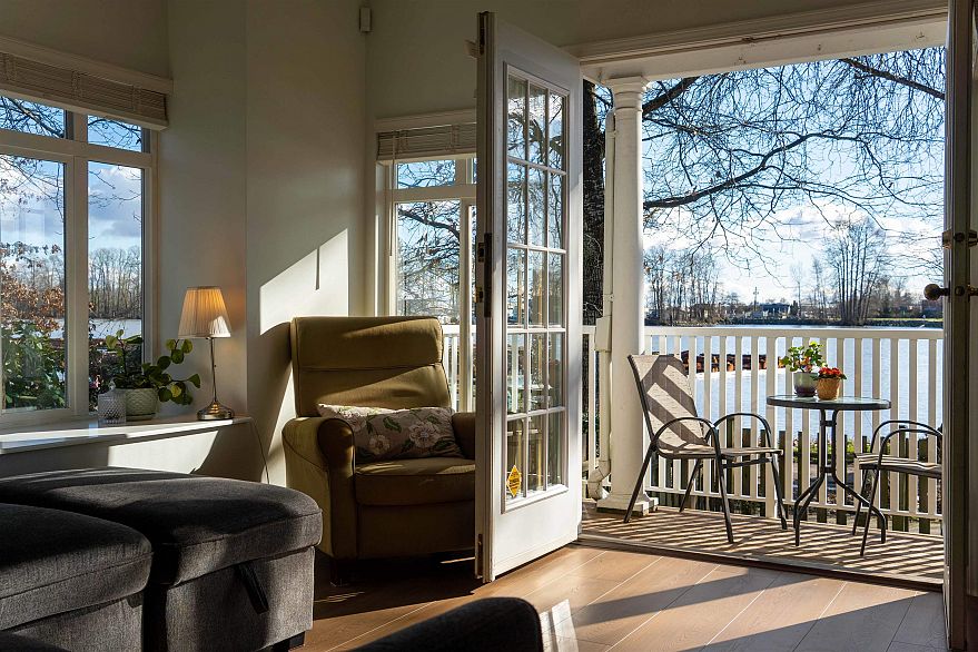 1 8581 Jellicoe Street