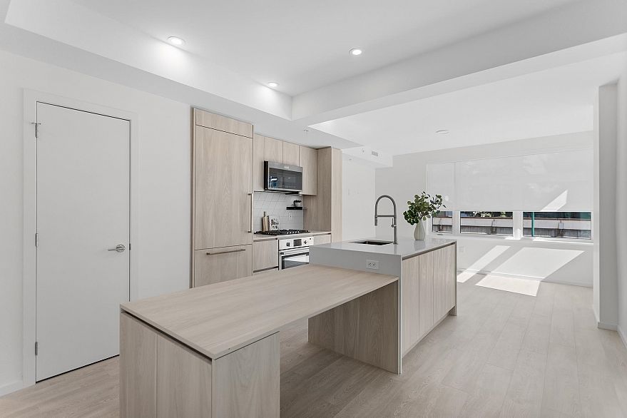 304 3264 Vanness Avenue