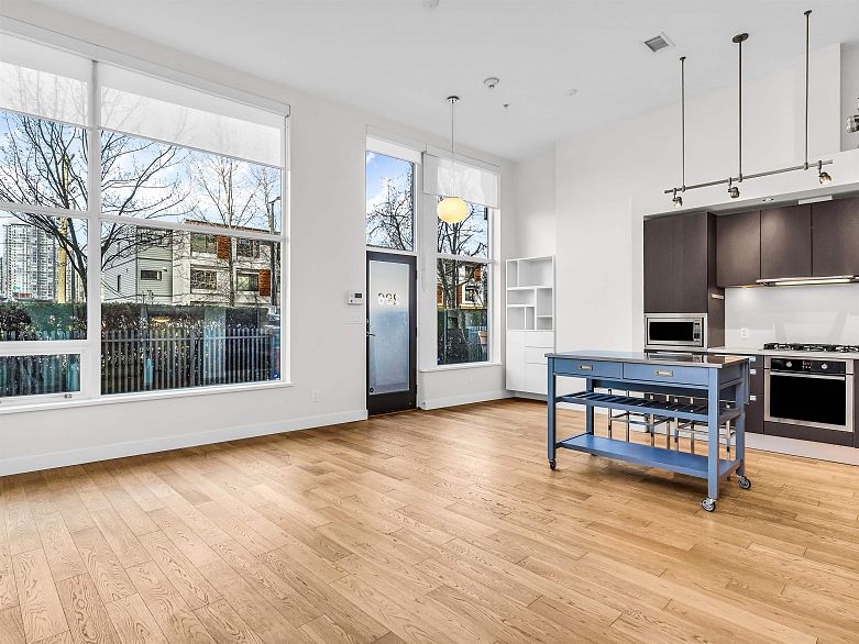 296 W 1st Avenue