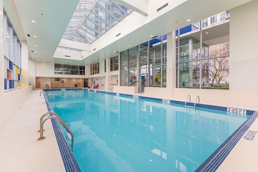 1806 111 W Georgia Street