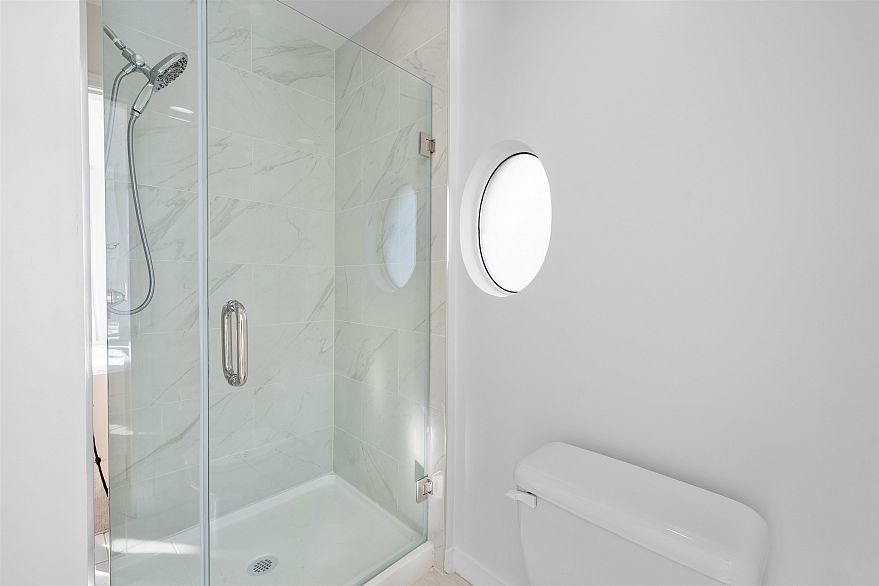 1 8581 Jellicoe Street