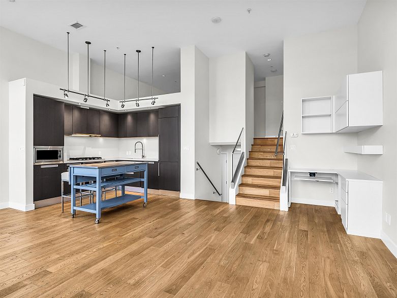 296 W 1st Avenue
