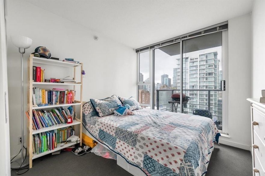 1806 111 W Georgia Street