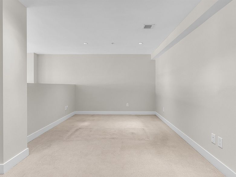 296 W 1st Avenue