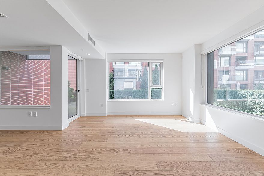 100 1561 W 57th Avenue