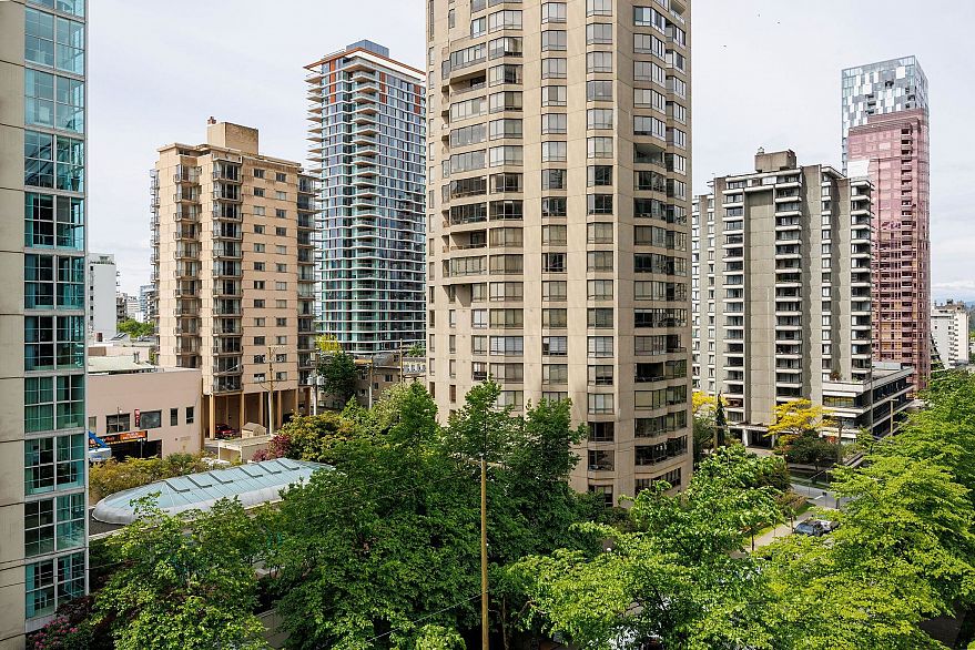 809 1331 Alberni Street