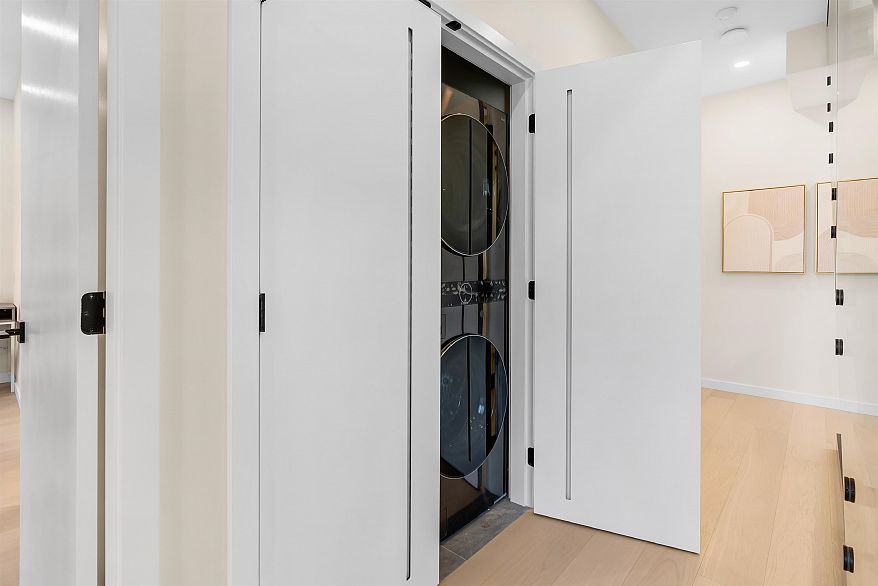 1 2764 W 14th Avenue