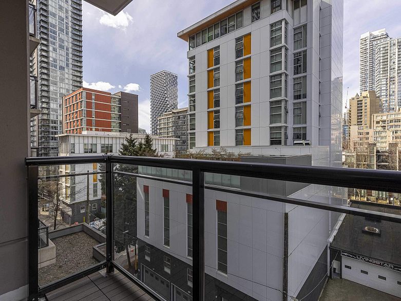 701 1295 Richards Street