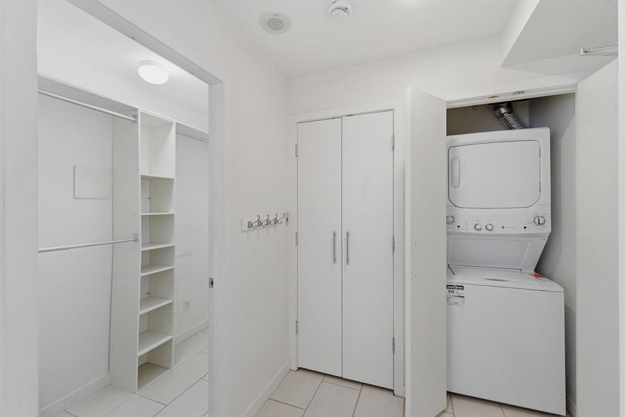 1205 989 Beatty Street