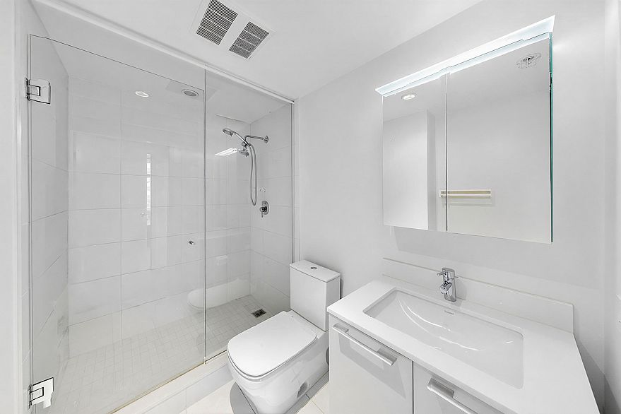 1510 2220 Kingsway
