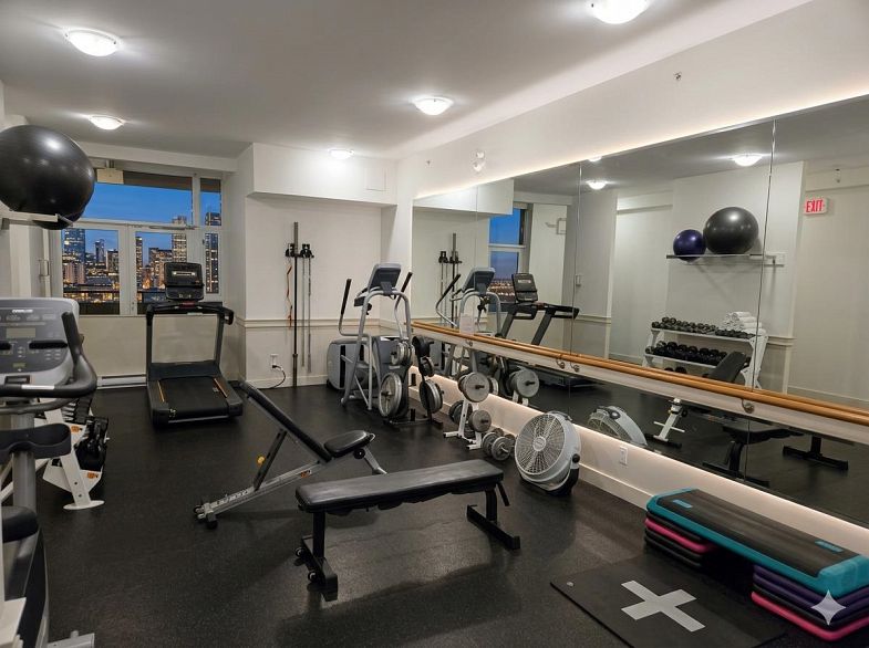 321 2515 Ontario Street