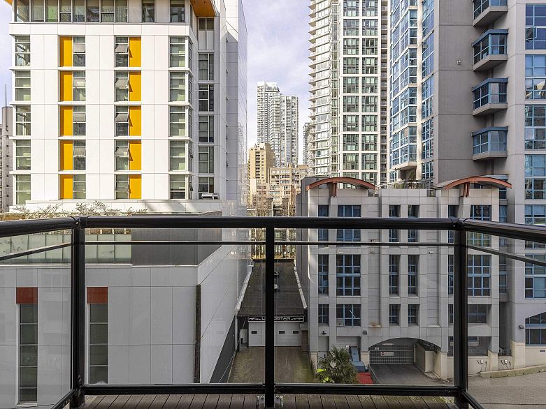 701 1295 Richards Street