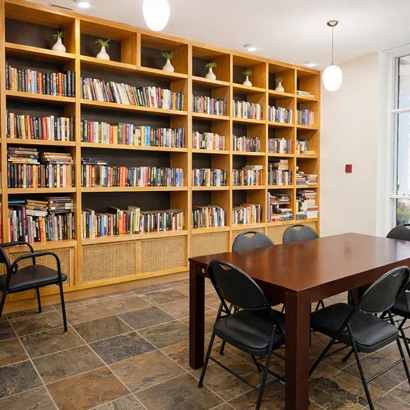 321 2515 Ontario Street