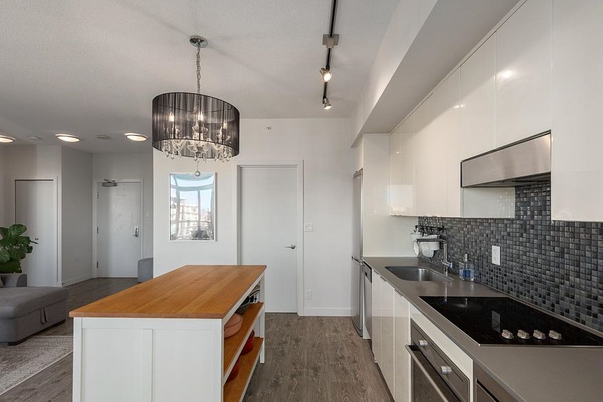 906 2788 Prince Edward Street