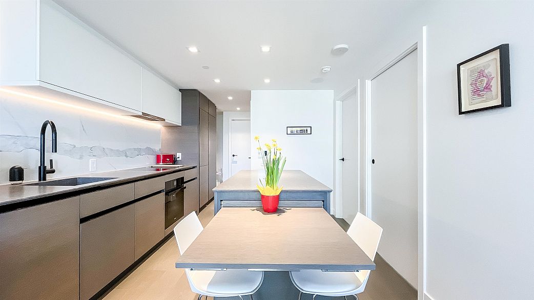 1705 620 Cardero Street