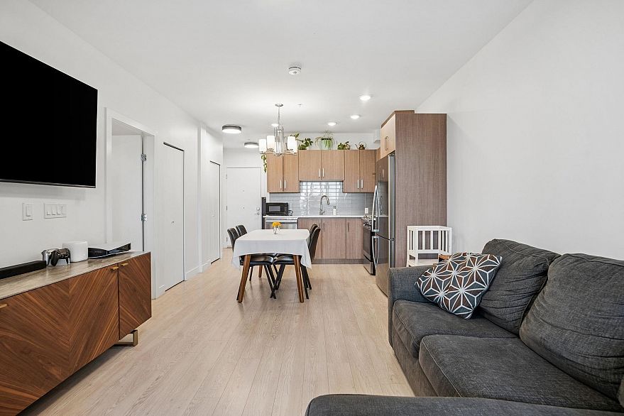 205 2889 E 1st Avenue