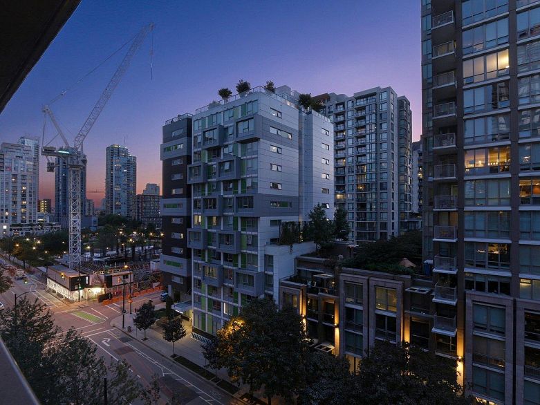 807 1088 Richards Street