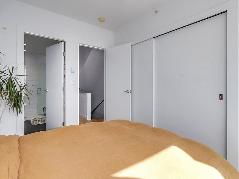 312 557 E Cordova Street