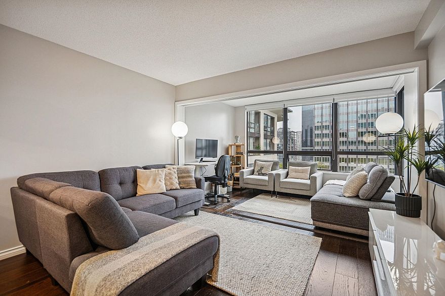 2205 938 Smithe Street