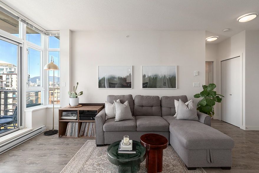 906 2788 Prince Edward Street