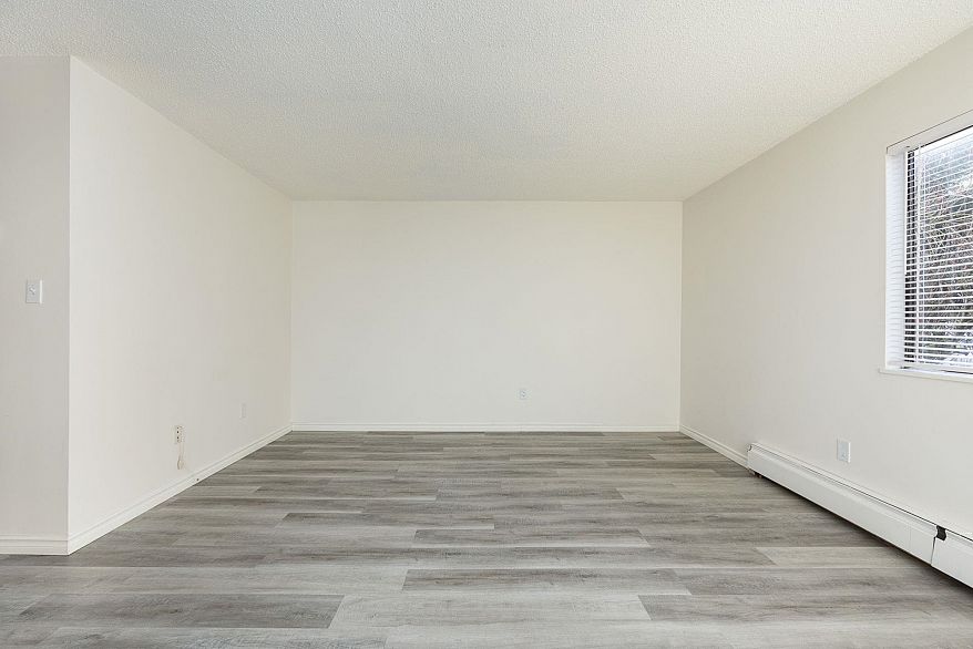 215 830 E 7th Avenue