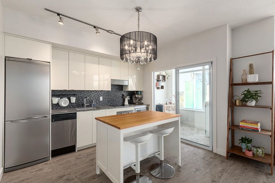 906 2788 Prince Edward Street