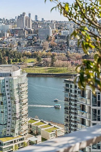 3701 1438 Richards Street