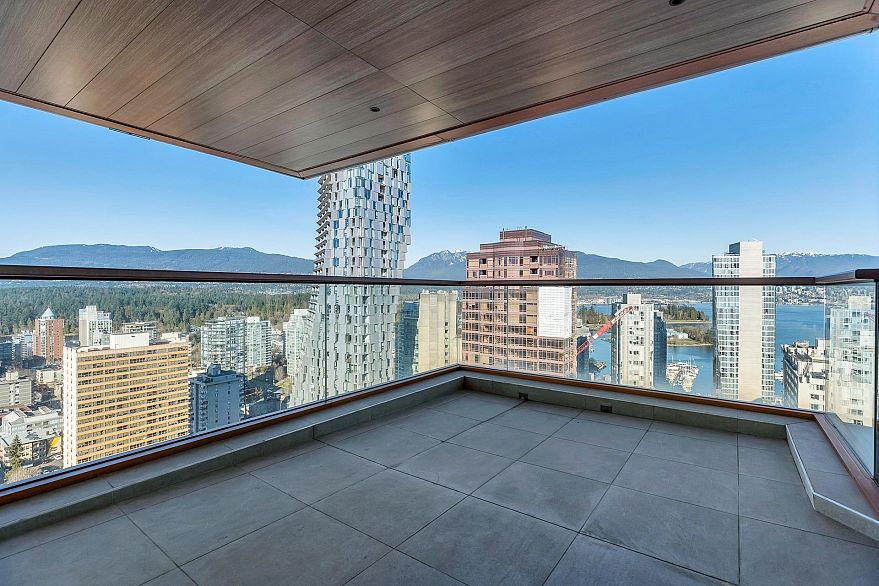 2402 1482 Robson Street