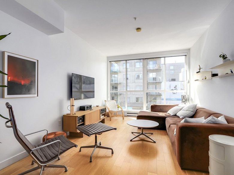 312 557 E Cordova Street