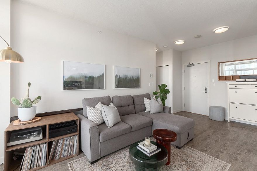 906 2788 Prince Edward Street