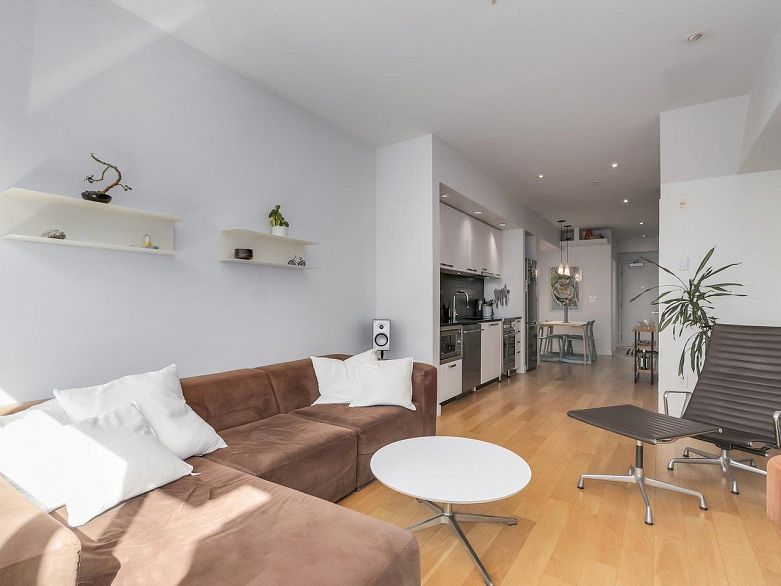 312 557 E Cordova Street