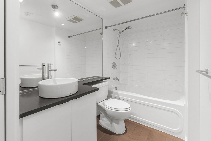 2210 233 Robson Street