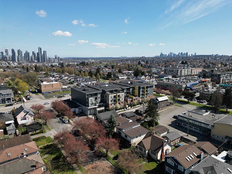 205 2889 E 1st Avenue