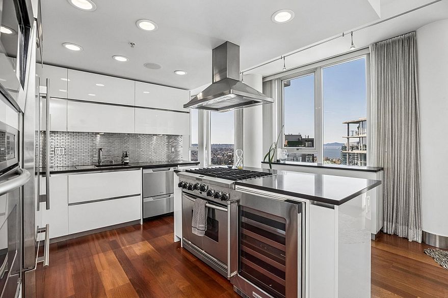 3701 1438 Richards Street