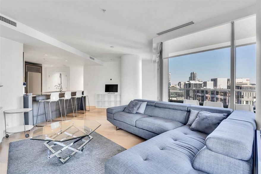 2208 1111 Alberni Street