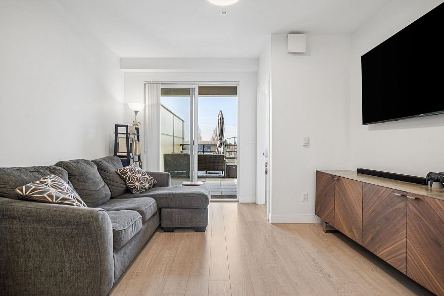 205 2889 E 1st Avenue