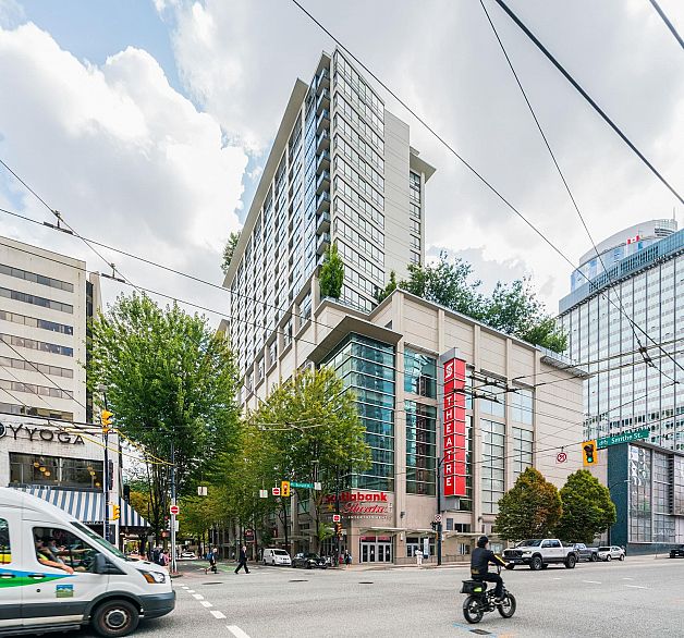 2205 938 Smithe Street